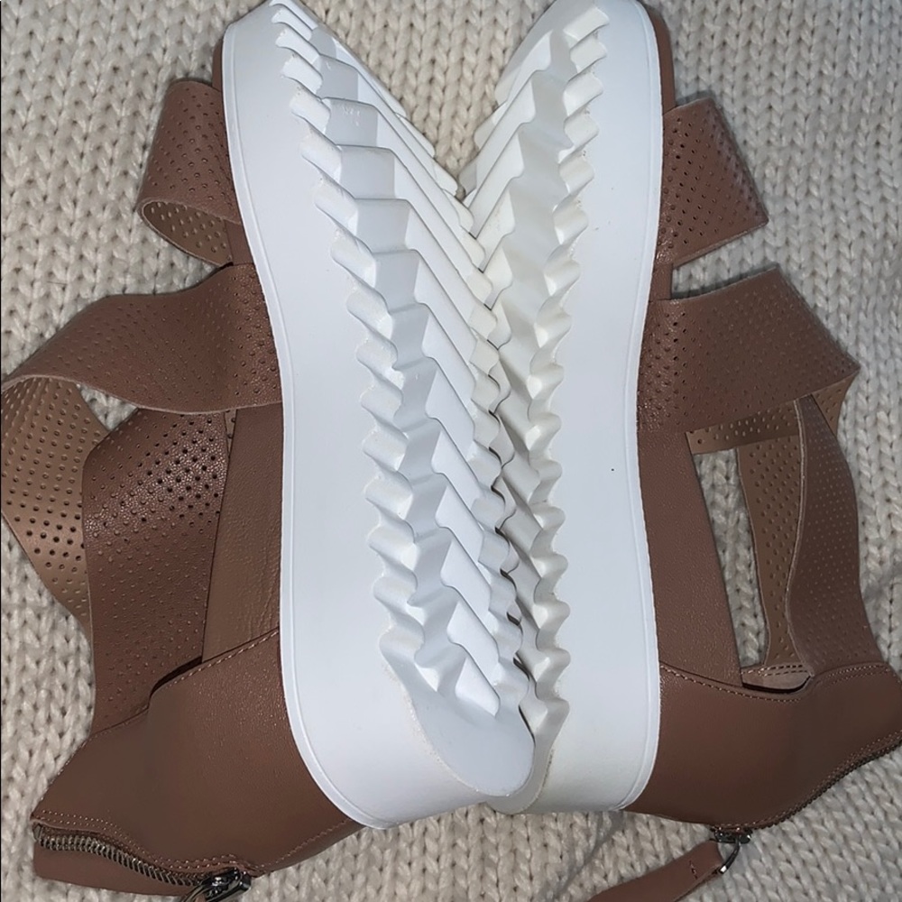 Platform Sandals - Picture 3 of 4